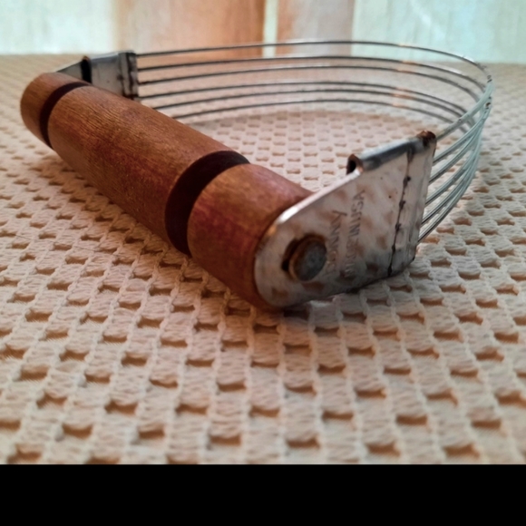 Vintage Kitchen Vintage Bonny Wood Handle Pastry Dough Cutter